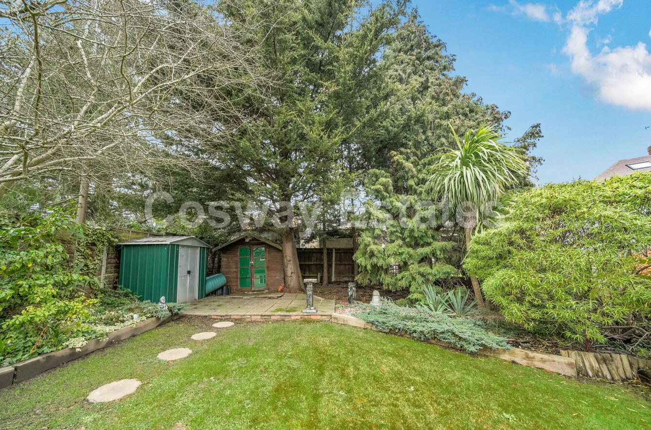Stoneyfields Gardens, Edgware, HA8, Edgware